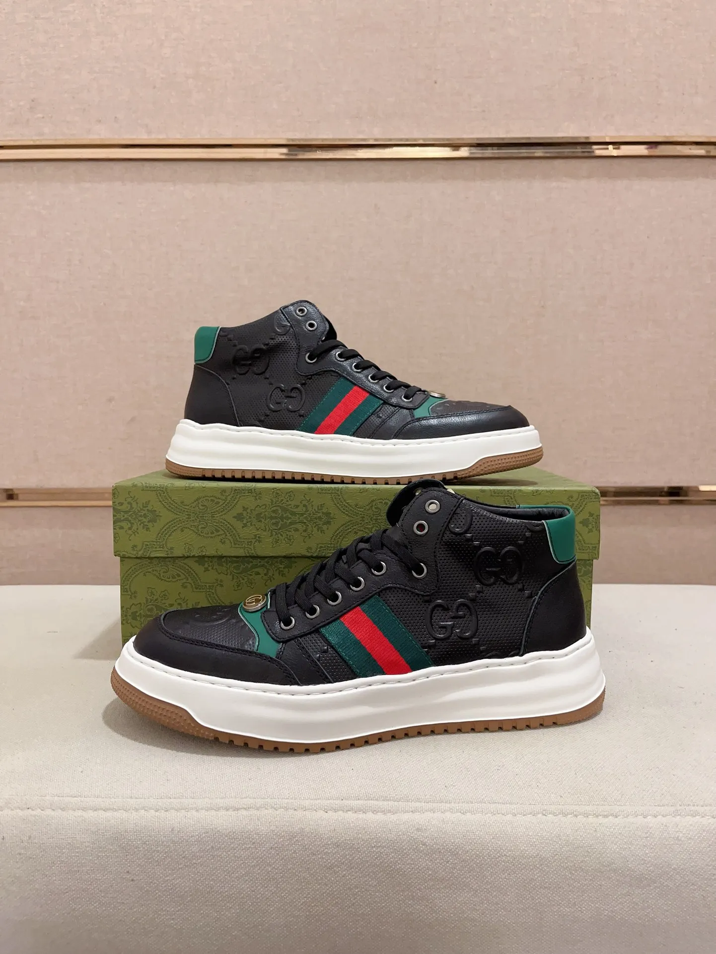 Men's clothing and shoes💰 520💰🇮🇹🇮🇹GUCCI (Gucci) top 🔍🔍 new models are on sale at the same time, the upper 🇮🇹 imported Italian first-layer cowhide, fully imported sheepskin lining 💪💪, completely 1⃣️compared 1⃣️Reproduction🇮🇹💪💪, ⚠Sole: The original sole is specially provided by the original factory, the exclusive movable molded sole is super comfortable, ⚠Original factory follow-up goods, 🔍🔍high quality, you can enter and leave the counter at will, welcome to compare⚠. Code number: 38-44 (45 is custom-made and cannot be returned or exchanged)